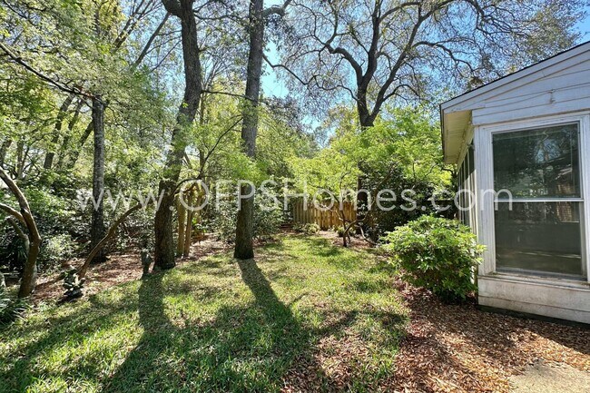 Building Photo - 4534 Parkwood Ln E
