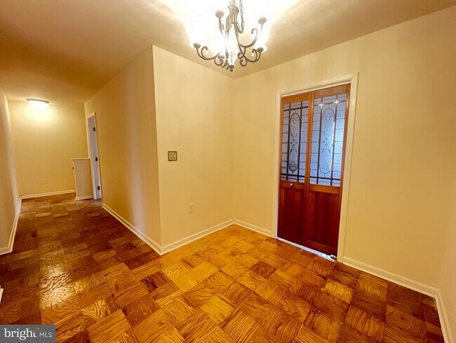 Building Photo - 125 Talbott St