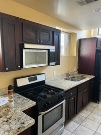 Building Photo - 14537 Archwood St