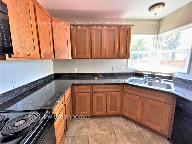 Building Photo - 215 Roney Ave