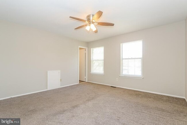 Building Photo - 190 Peregrine Dr