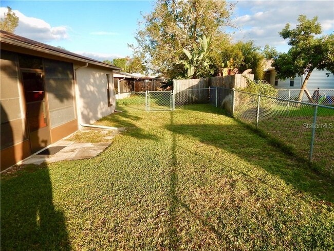 Building Photo - 8220 Westfield Dr