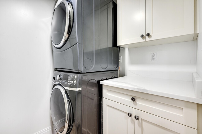 Building Photo - 1300 Jimmy Buffett Mem Hwy