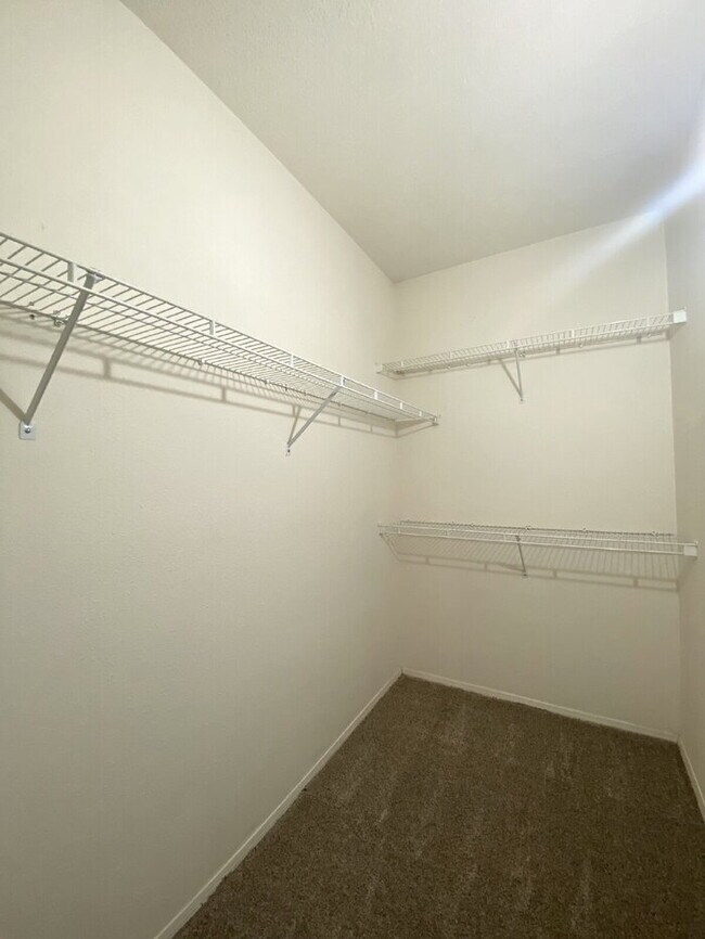 Building Photo - Enchanted Hills - 4BR/2Bath