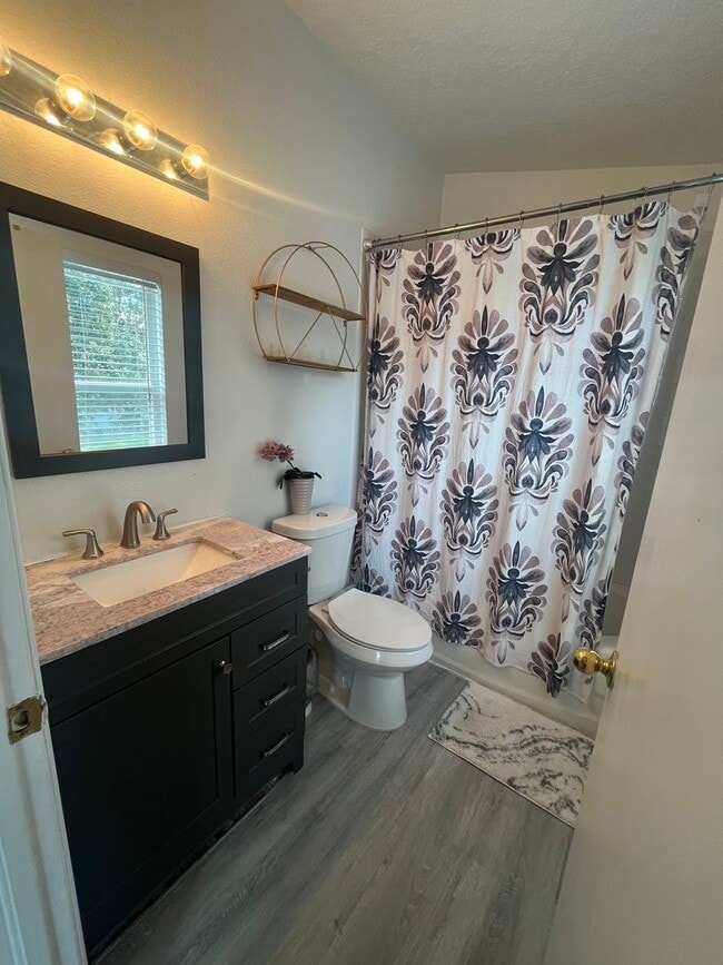 Building Photo - Fully Remodeled 3-Bed, 2.5-Bath Townhouse