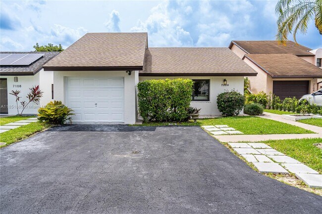 Building Photo - 7106 SW 103rd Pl