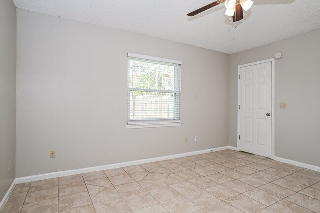 Building Photo - 2726 Lantana Lakes Dr W