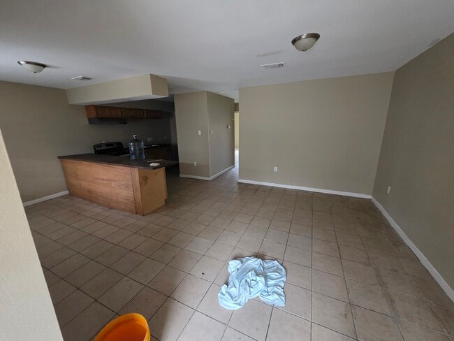 Building Photo - El Scott