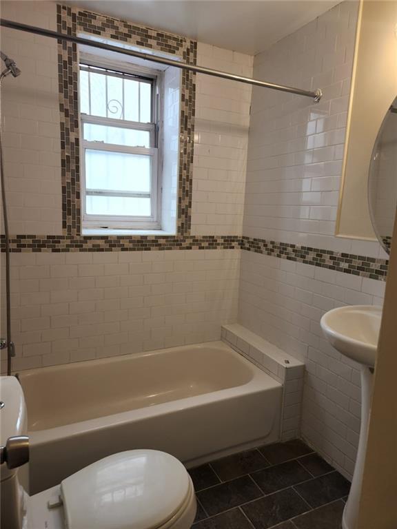 Building Photo - 2181 Strauss St