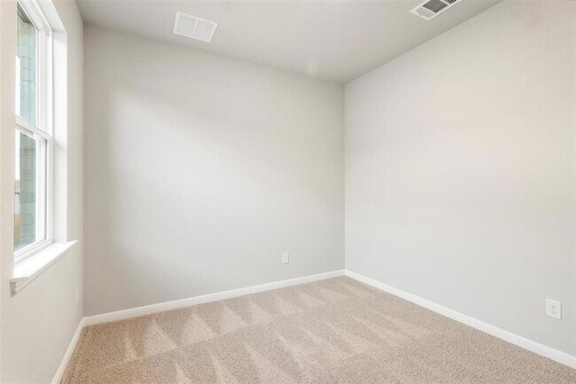 Building Photo - 204 Grn Knl Ln