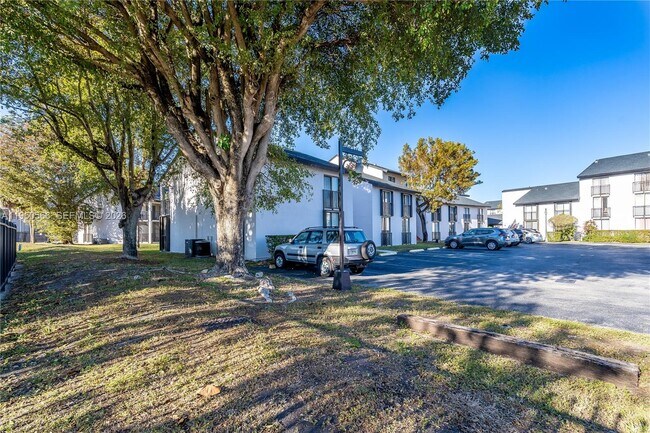 Building Photo - 6795 SW 132nd Ave