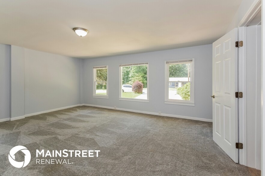 Building Photo - 15 Regency Way SE