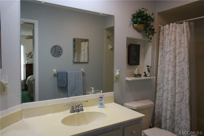 Building Photo - 3316 S Liverpool Point