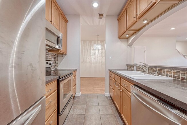 Building Photo - 9850 Pagewood Ln