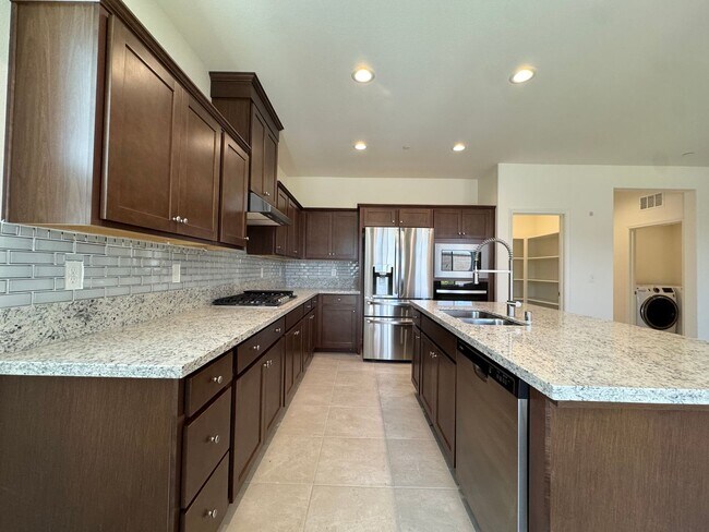 Building Photo - 1267 Las Rosas Ave