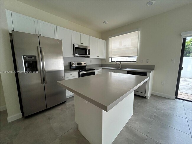 Building Photo - 10622 W 33rd Way