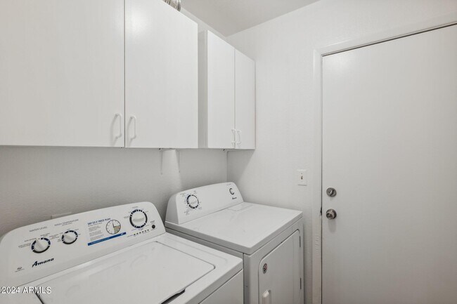 Building Photo - 5644 S 41st Pl
