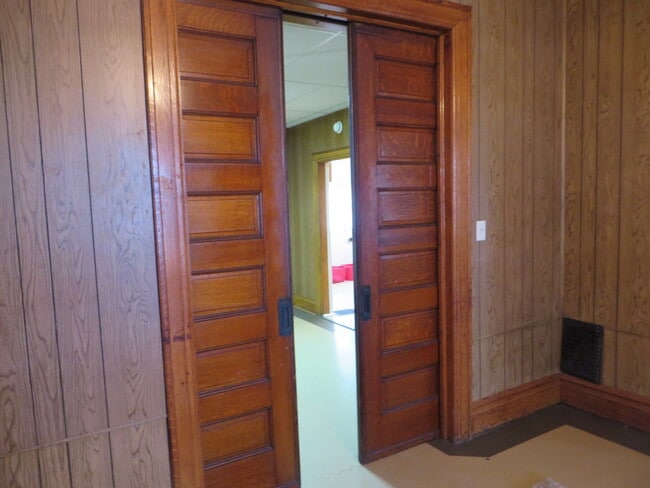 Building Photo - 5 Bedroom Home in the very core of Downtown (West Central, Downtown)