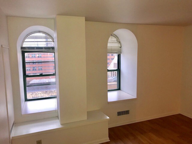 Building Photo - 270 E Highland Ave