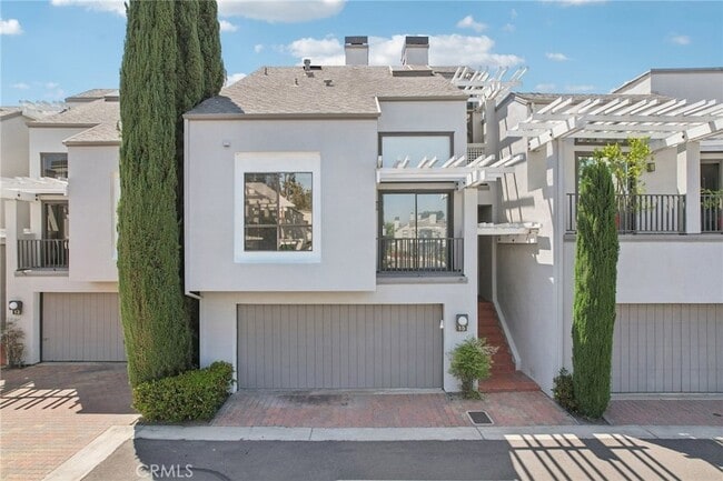 Building Photo - 15 Waterway