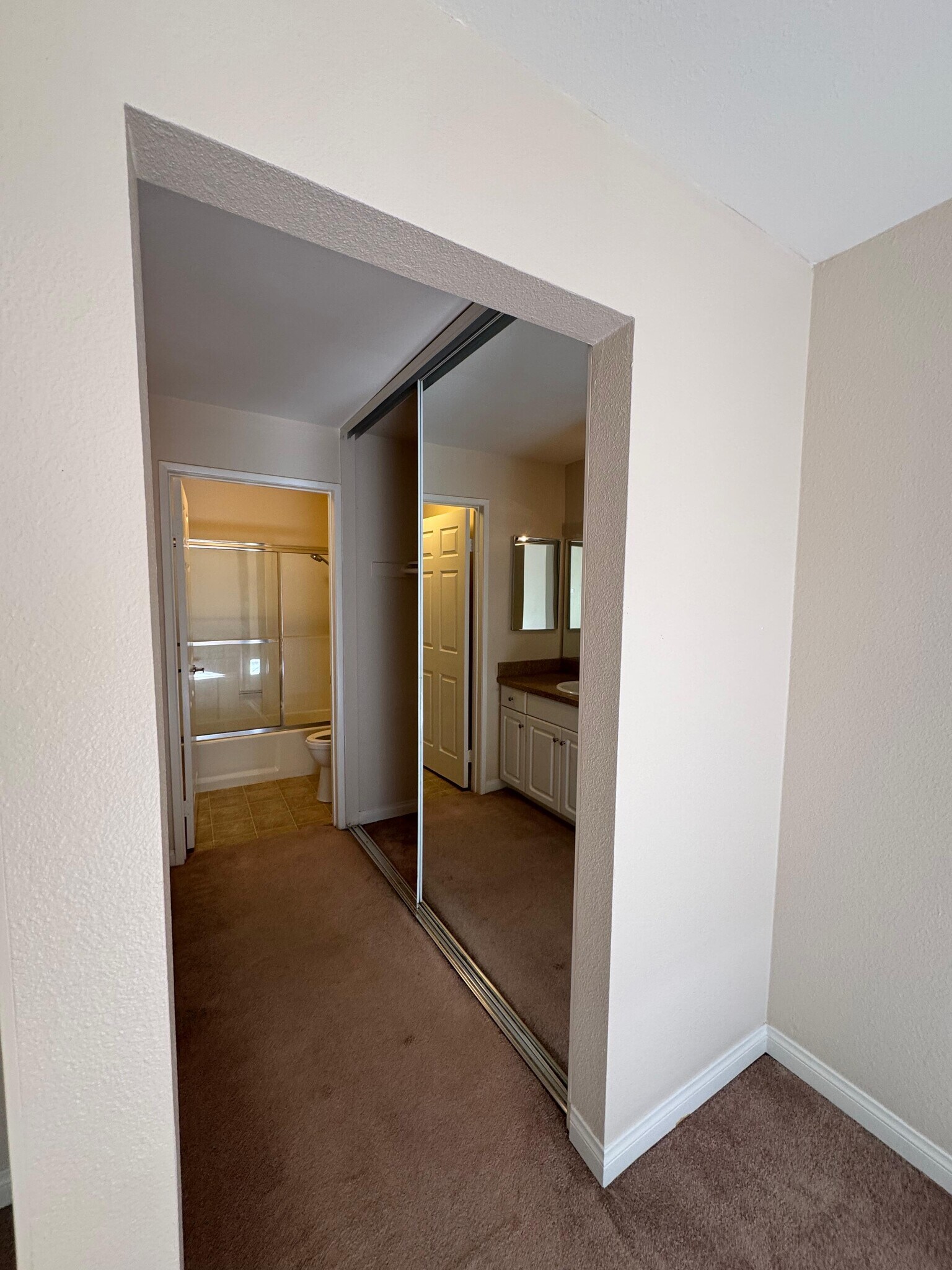 Building Photo - 5510 Owensmouth Ave