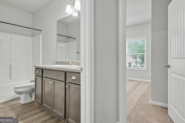 Building Photo - 270 S Ridge