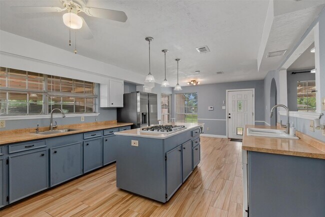 Building Photo - 24338 Redbud Ave