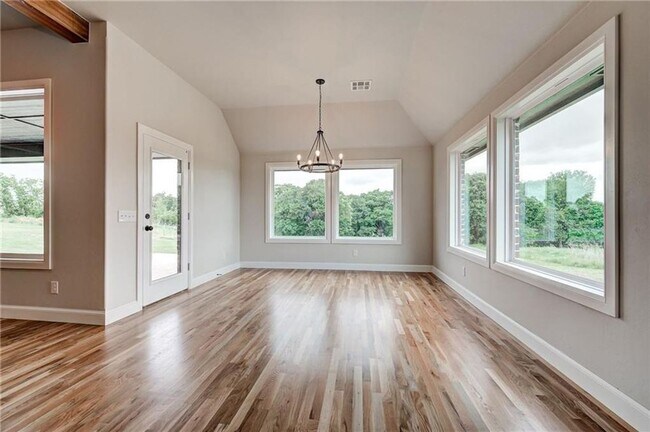 Building Photo - **Stunning 4 Bed, 4 Bath in Edmond Schools