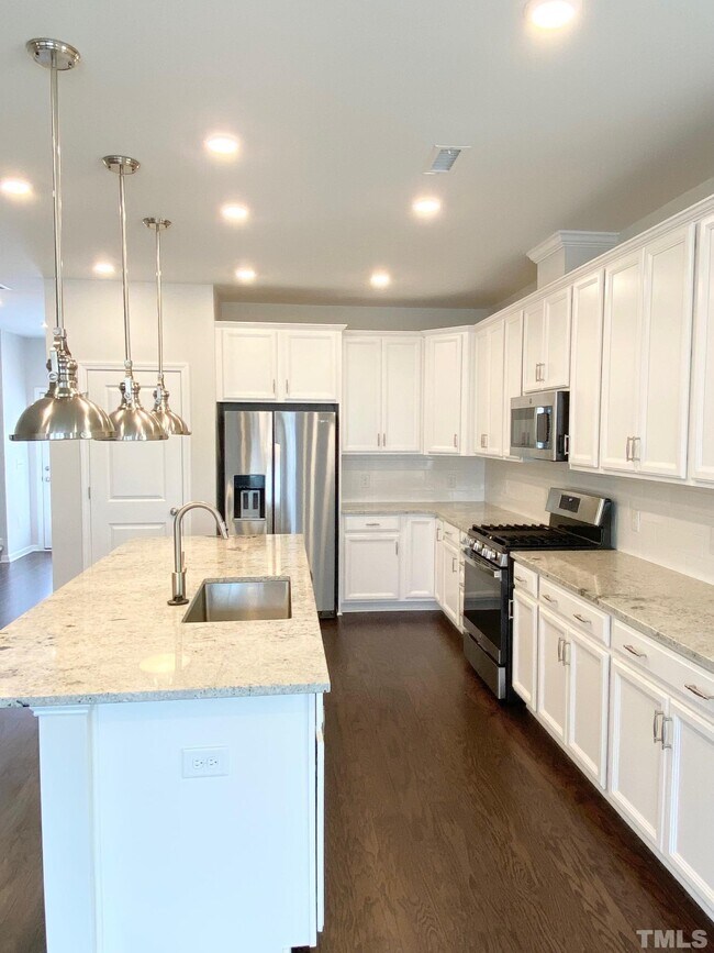 Building Photo - 1046 Commack Dr