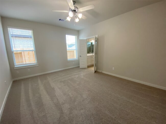 Building Photo - 40414 Gerygone Ln