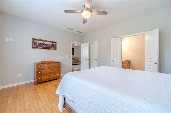 Building Photo - 6260 Brookside Ln