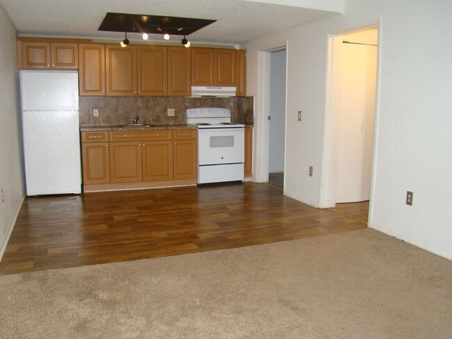 Building Photo - SPECIOUS ONE BEDROOM THEY ARE GOING VERY FAST