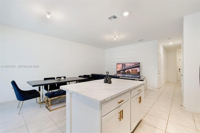 Building Photo - 1181 SW 7th Ct