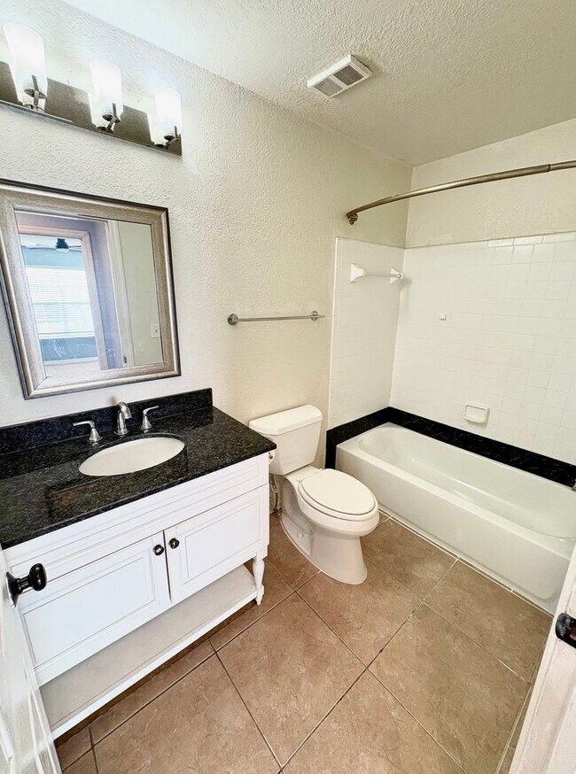 Building Photo - 2550 N Alafaya Trail