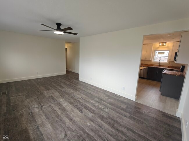 Building Photo - 2183 S Fairview Dr