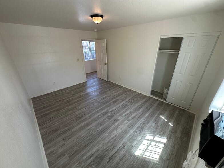 Building Photo - 10929 Compton Ave