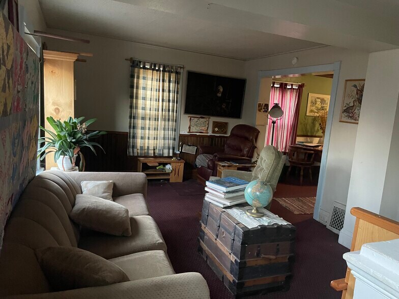 Living Room - 526 1/2 E 7th St