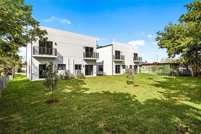 Building Photo - 122 NW 5th Ave