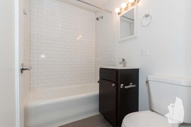 Building Photo - 0 bedroom in Chicago IL 60647