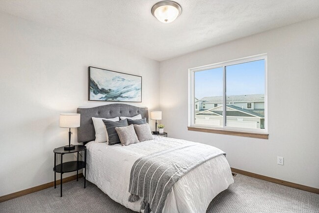 Building Photo - 5702 E Avett Pl