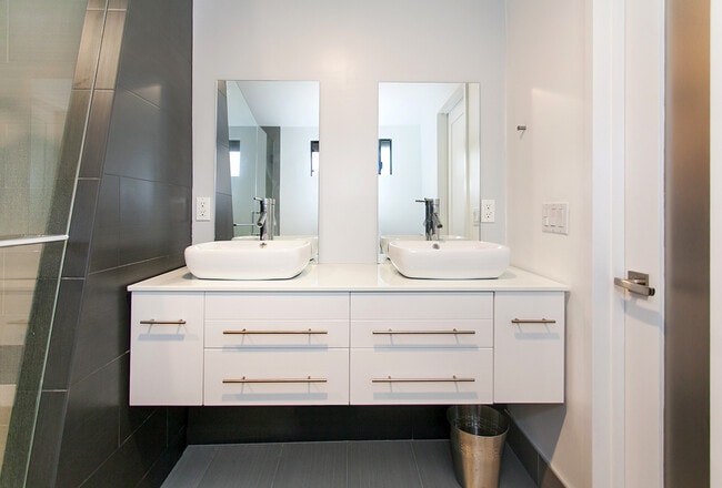 Building Photo - 5647 Comanche Ave