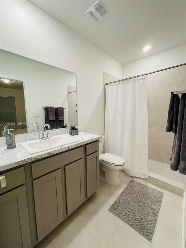 Building Photo - 916 SE 19th St