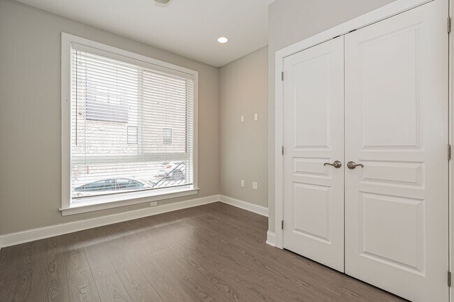 Building Photo - 1400 S 24th St