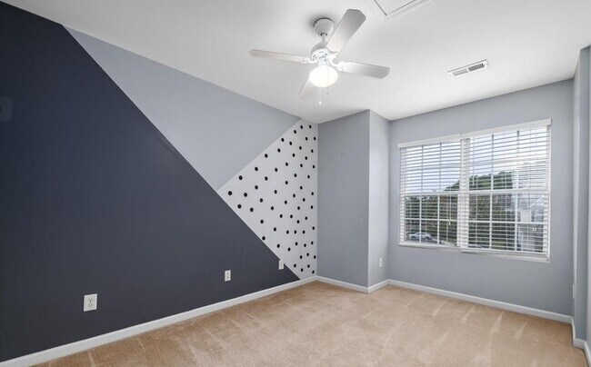 Building Photo - 28 Sharpstone Ln