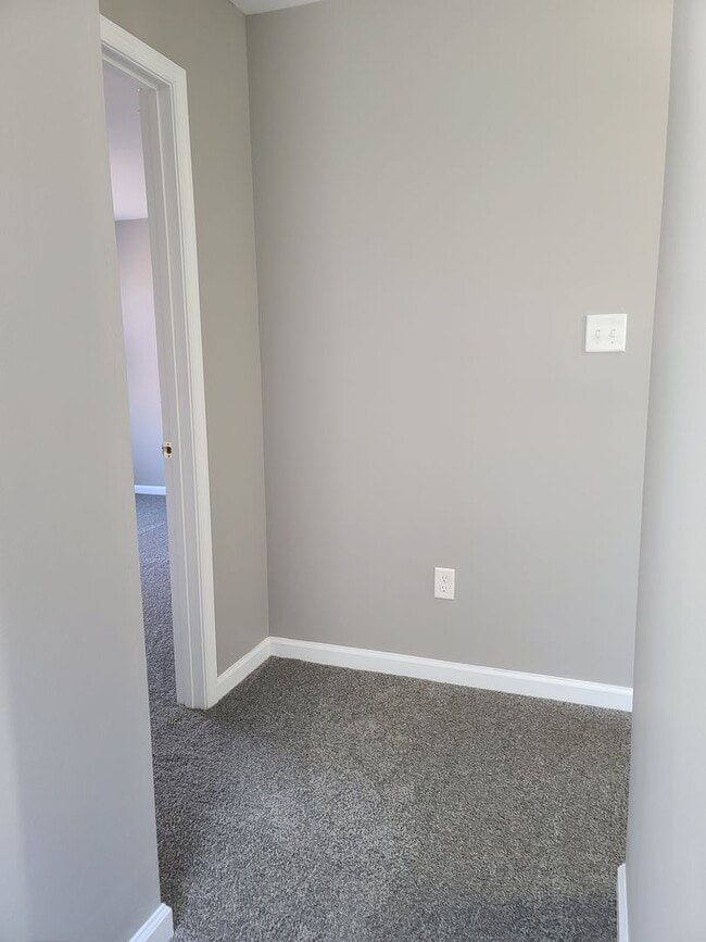 Building Photo - 3 Bedroom 2 1/2 bath Townhome for Rent in ...
