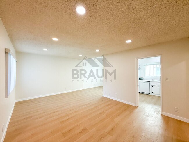 Building Photo - 13129 Oxnard St
