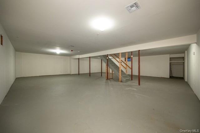 Building Photo - 243 Village Green Dr