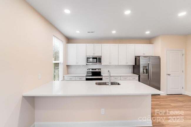 Building Photo - 645 Brookwood St