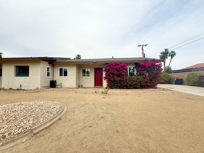 Building Photo - AVAILABLE NOW!!  RECENTLY UPDATED 1 Bedroom 1 Bathroom!! Apartment in Palm Desert