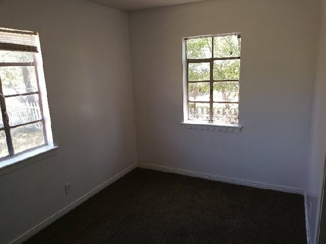 Building Photo - 2409 Oak Dr